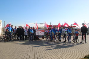 uczestnicy rajdu i organizatorzy